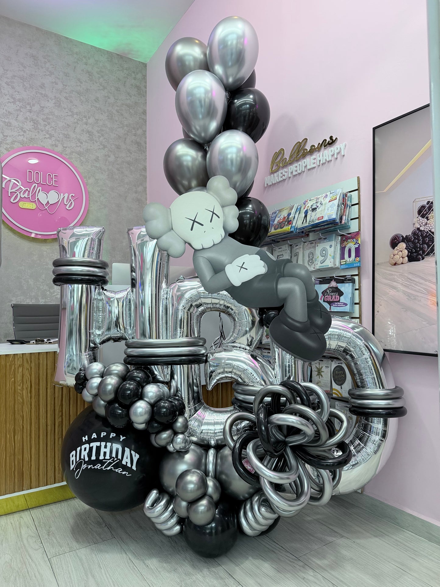 Arreglo Premium de Globos Personalizado | Kaws